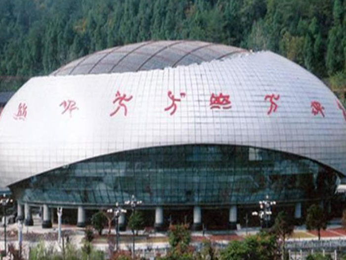 琼海体育中心球形网架加工安装